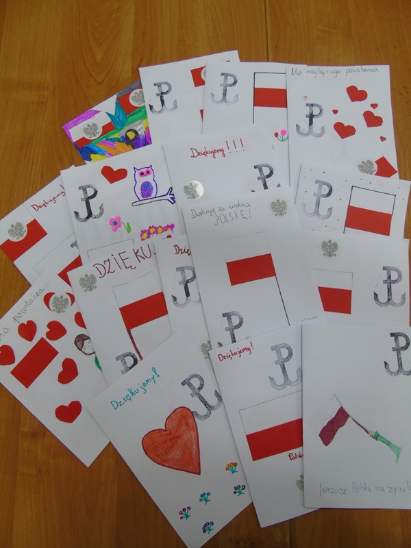 pocztówki robione przez dzieci na akcję "BohaterON – włącz historię"